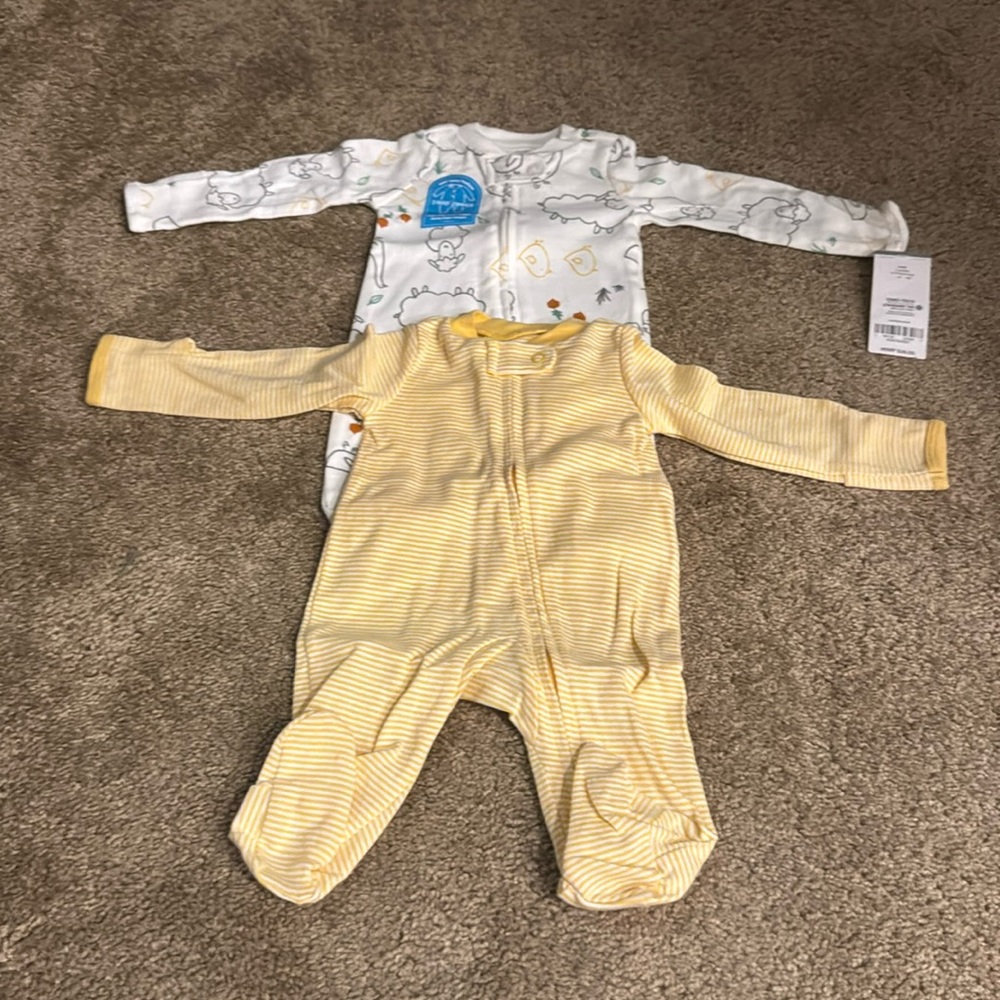 Carters - 2 pack - CUTE - NB onesies - NWT